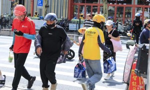 少赚200亿元，一场外卖大战，三家巨头“流血”