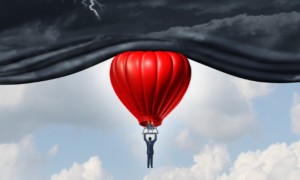 投资收益率夺冠、保费却大跌三成！君龙人寿进入战略转型阵痛期