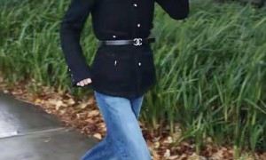 杨兰兰将在一天后出庭受审，真实身份疑似浮出水面，身旁神秘男子信息被扒