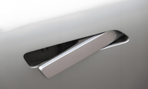 原创 
            电池弹射技术可能导致车主破产，还是烧光它自己实在一些！