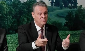 中国恢复采购美大豆，巴西急忙降价，却发现为时已晚，农业部长肠子都悔青了！