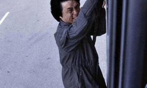 成龙自曝家里有弹药库，3000杆枪10万发子弹，他的特权远不止这些