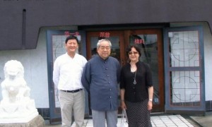 范曾新家曝光：二层复式装修奢华，婚房又大又敞亮，金色床单！