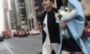 恭喜！李咏女儿官宣恋情！23岁法图麦晒和男友合影，两人有夫妻相