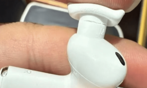 原创 
            iPhone 17 新机翻车：掉漆、镜头起雾、耳塞断裂！苹果回应