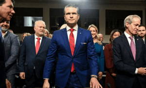 中美刚达成共识，特朗普转身变了打法，越南、印度、菲律宾都传来消息，冲着中国来的？