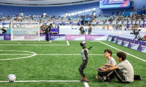 中国足球夺冠，队员是机器人