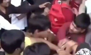 iPhone17系列在印度上市 印度人为抢购iPhone17大打出手