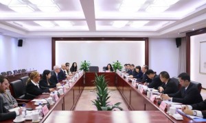 苹果CEO库克“无惧特朗普”，承诺将加大在华投资