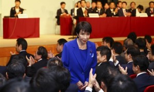 日本“准女首相”高市早苗被曝否认南京大屠杀和慰安妇,狂言当选后将继续参拜靖国神社