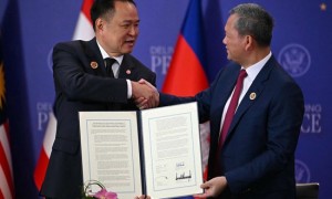 泰国和柬埔寨就两国边界和平问题签署联合声明