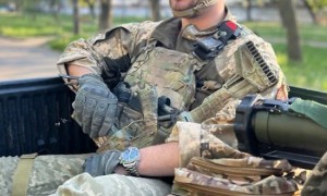 乌军一英国雇佣兵返乡后开枪自杀:年仅40岁,曾在前线失去左腿