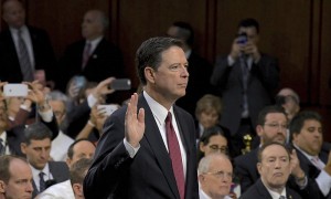 美联邦调查局前局长首次出庭 拒不认罪