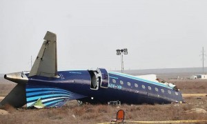 阿航空难38人死亡,普京道歉:3架乌克兰无人机侵入,俄军发射2枚导弹,在客机数米外爆炸