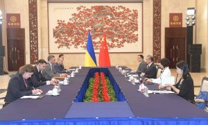 同中方举行实质会谈,与俄方形成罕见呼应,乌克兰外长在华释放重要信号