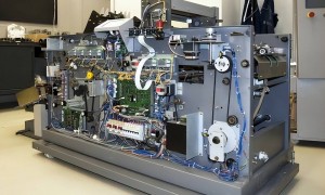 美荷两国曾同时发声,对中国独立研发的光刻机技术给予了强烈批评