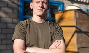 乌军炮兵一举炸毁5座桥!俄第8军被打得要重建?英雄“鲁斯”