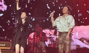 郑钧演唱会女儿为他和声,长得漂亮台风像爸爸,26岁改新名曝光