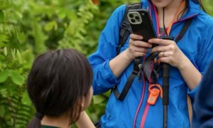 汤唯一家四口被偶遇,女儿长发飘飘好女神,金泰勇看妻女眼神宠溺