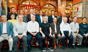 黄仁勋的中国搭子,狂赚2000亿