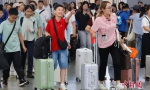 准大一学生的暑假账单难倒家长,直言“承担不起”