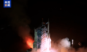 神舟二十一号载人飞船发射升空